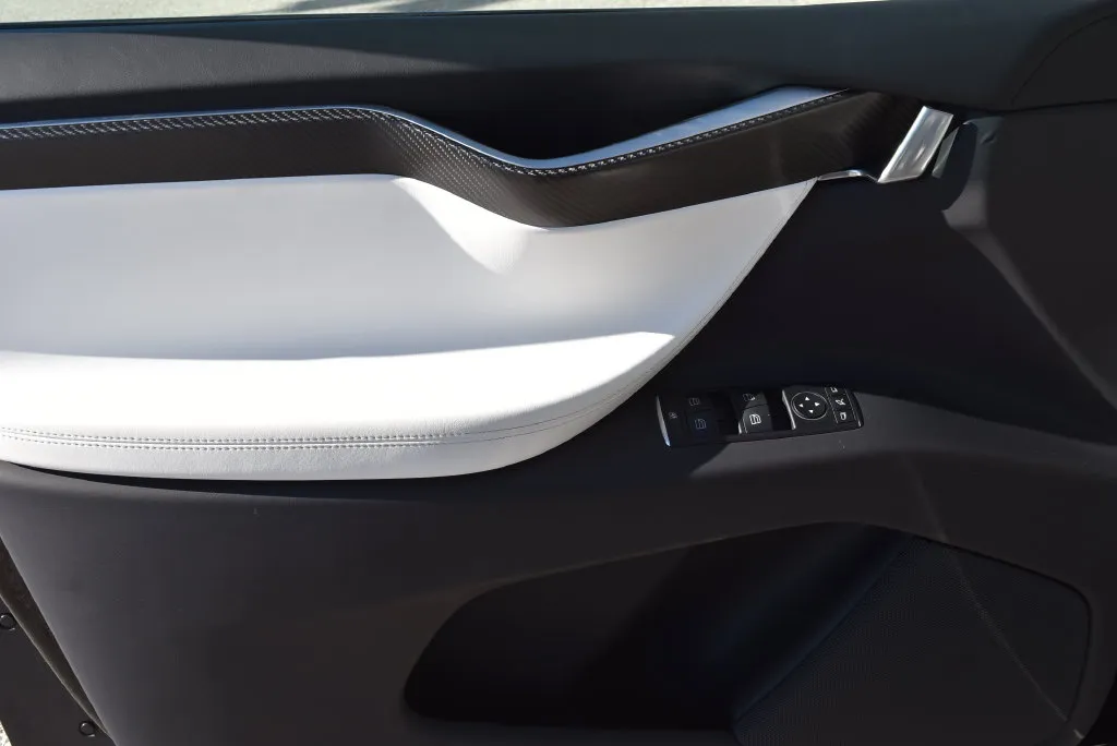 Tesla Model X photo 15