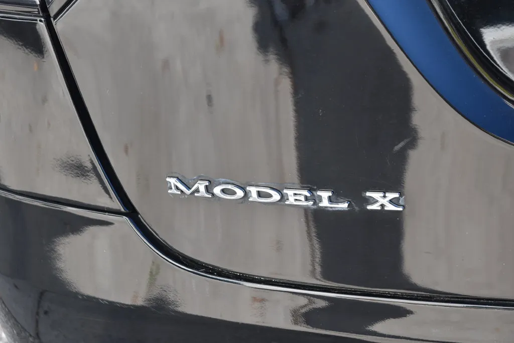 Tesla Model X photo 12