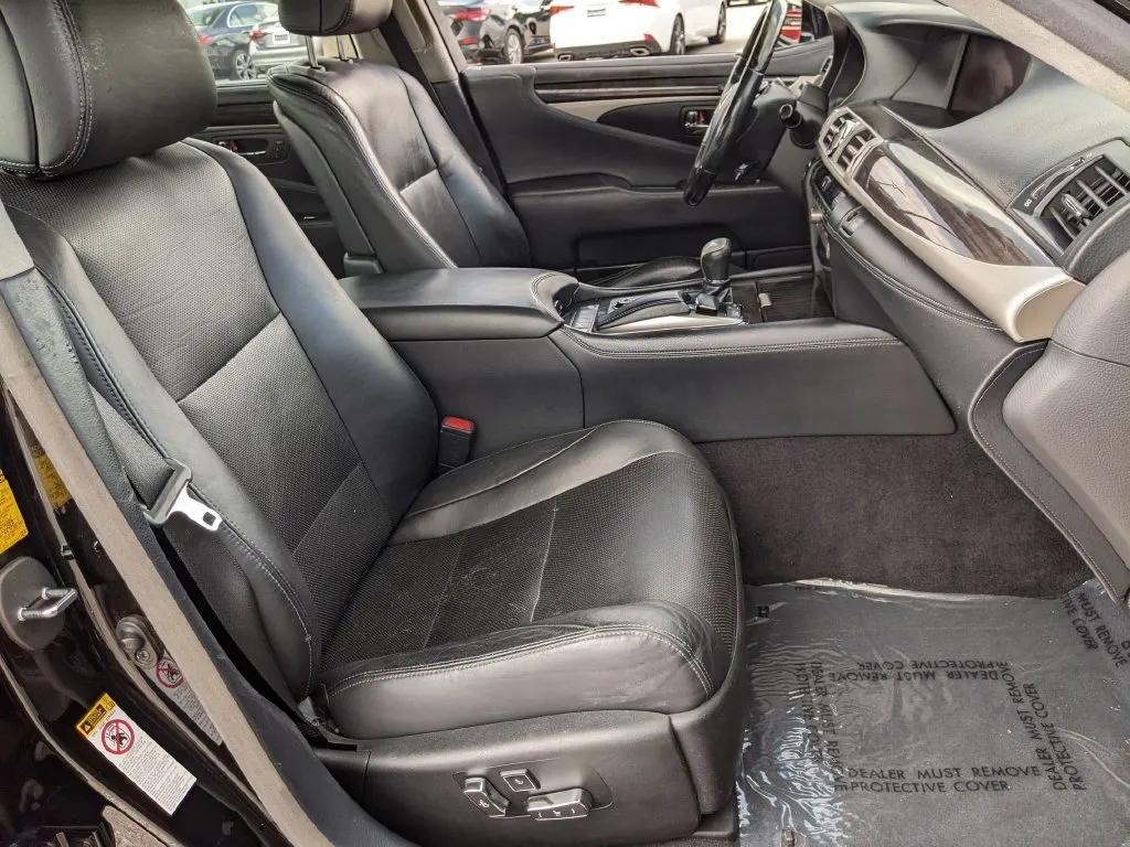 Lexus LS photo 23