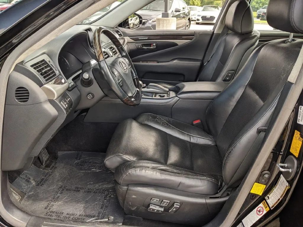 Lexus LS photo 18