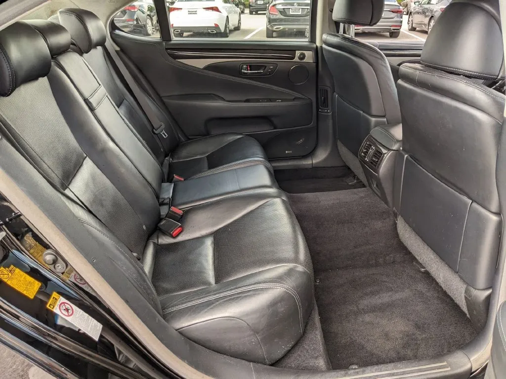 Lexus LS photo 22