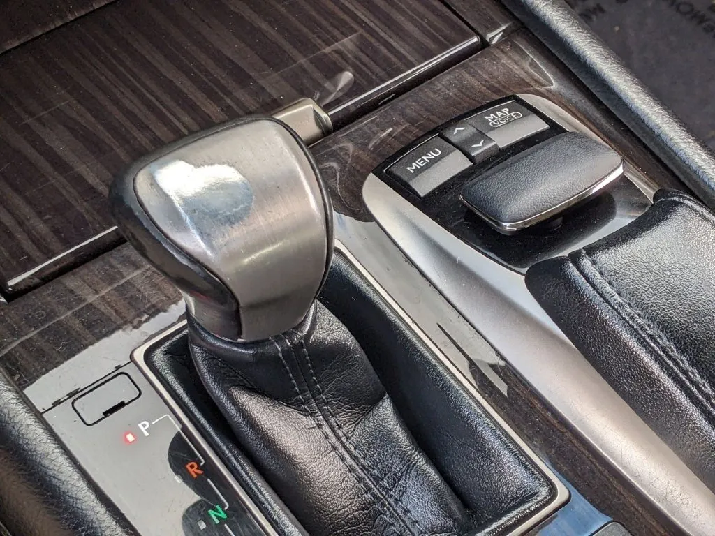 Lexus LS photo 12