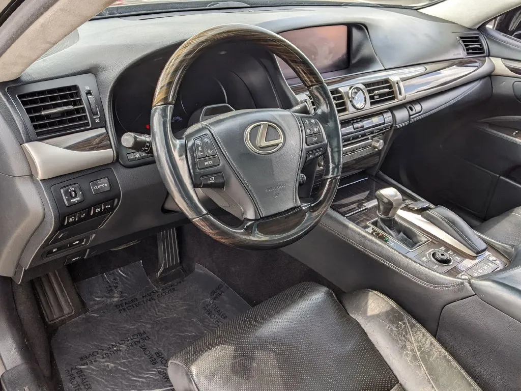 Lexus LS photo 7
