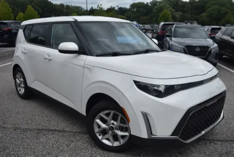 White 2022 Kia Soul LX for sale in Randallstown, MD