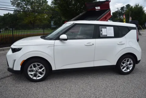 More photos of 2022 Kia Soul LX at Exclusive Motorcars, MD