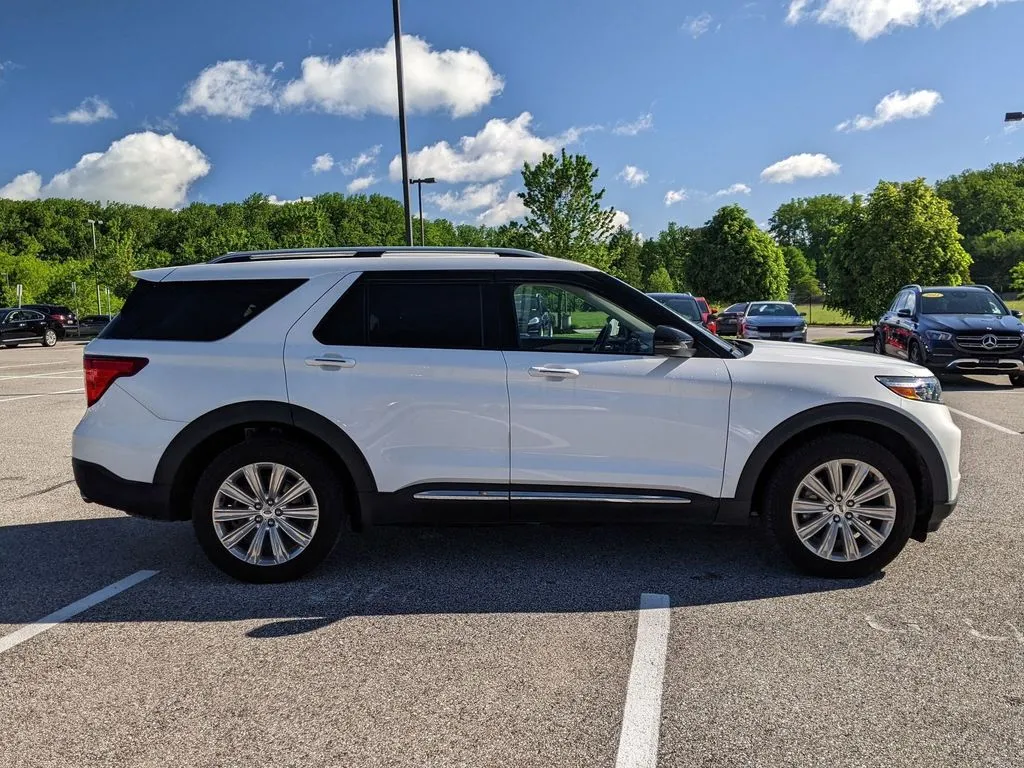 2021 Ford Explorer Limited's photo