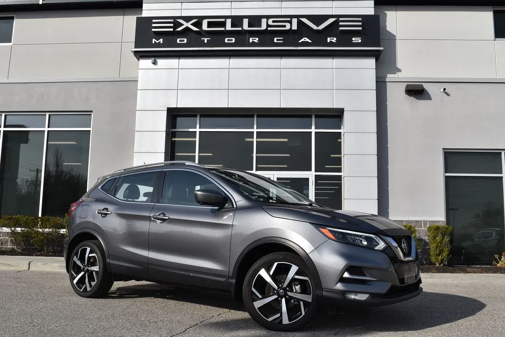 2022 Nissan Rogue Sport SL's photo