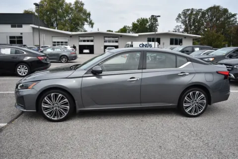 More photos of 2023 Nissan Altima 2.5 SL at Exclusive Motorcars, MD