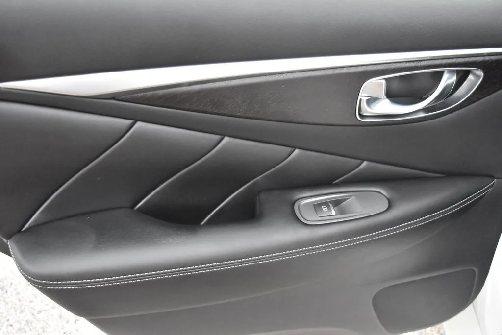 Infiniti Q50 photo 13