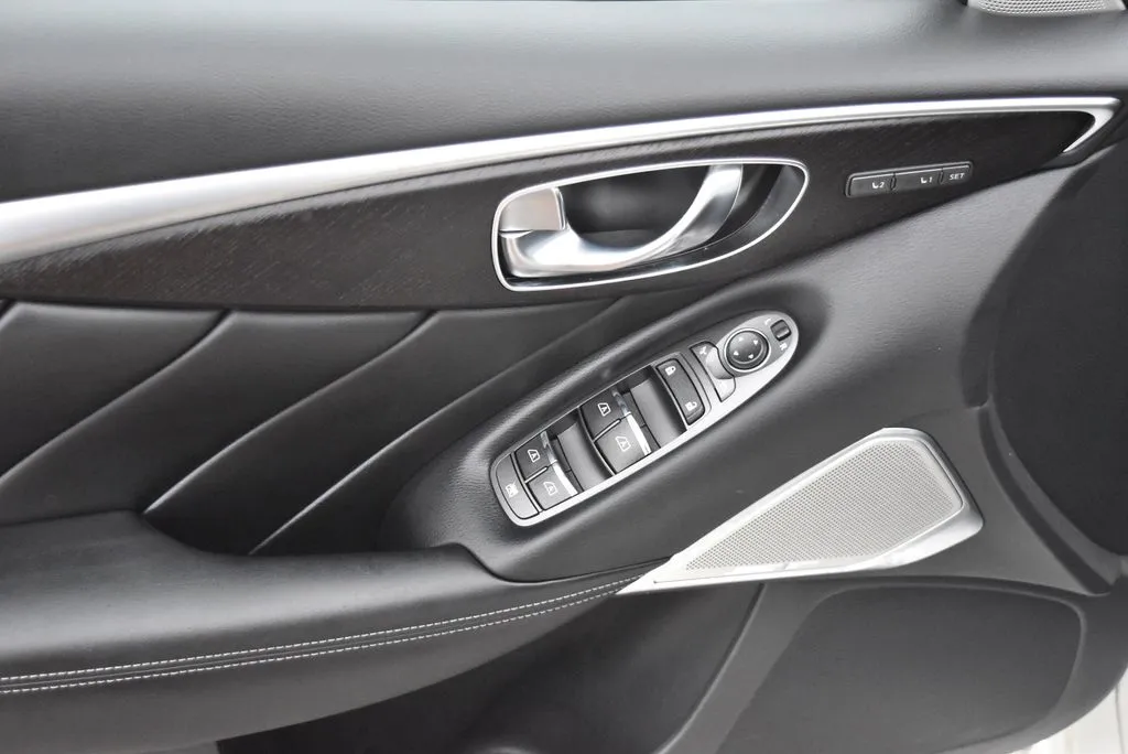 Infiniti Q50 photo 10