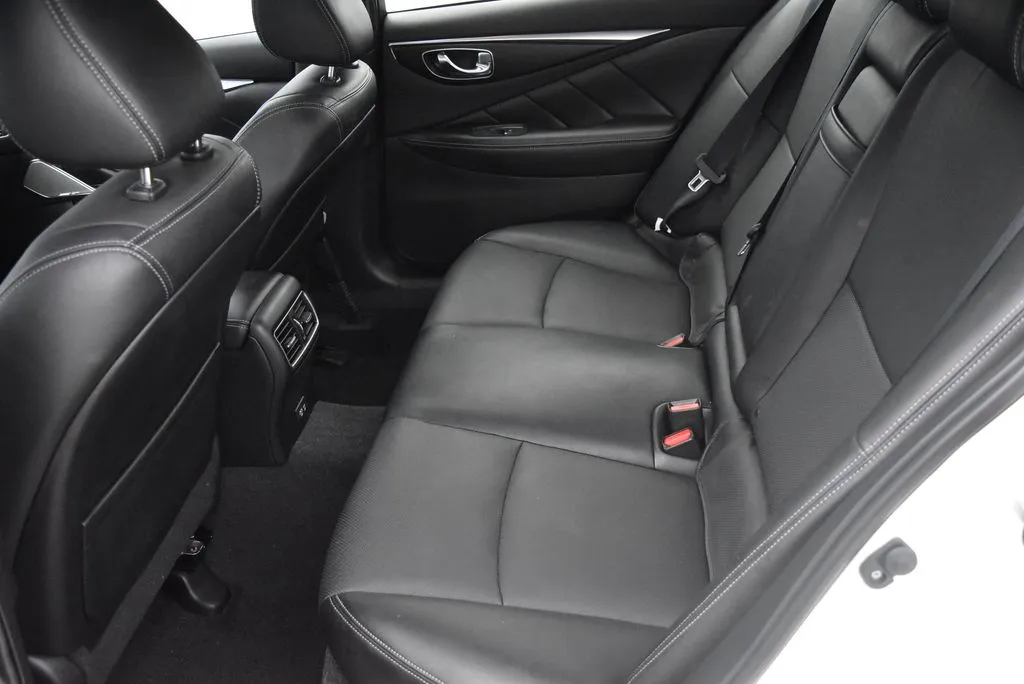 Infiniti Q50 photo 12