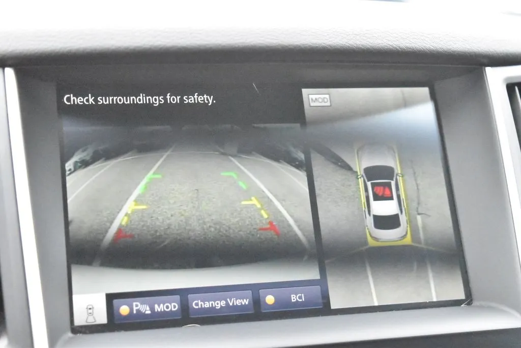 Infiniti Q50 photo 17