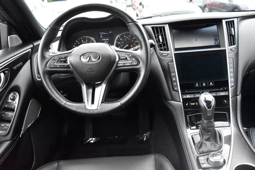 Infiniti Q50 photo 14