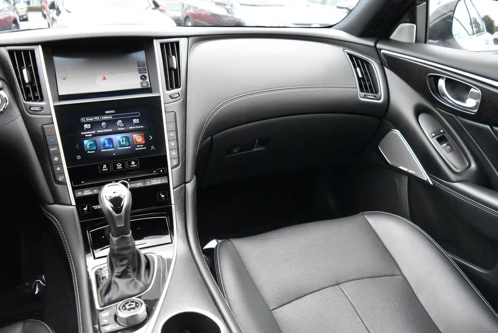 Infiniti Q50 photo 15