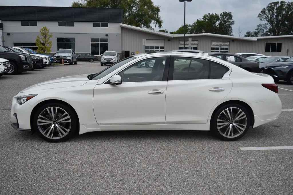 Infiniti Q50 photo 4