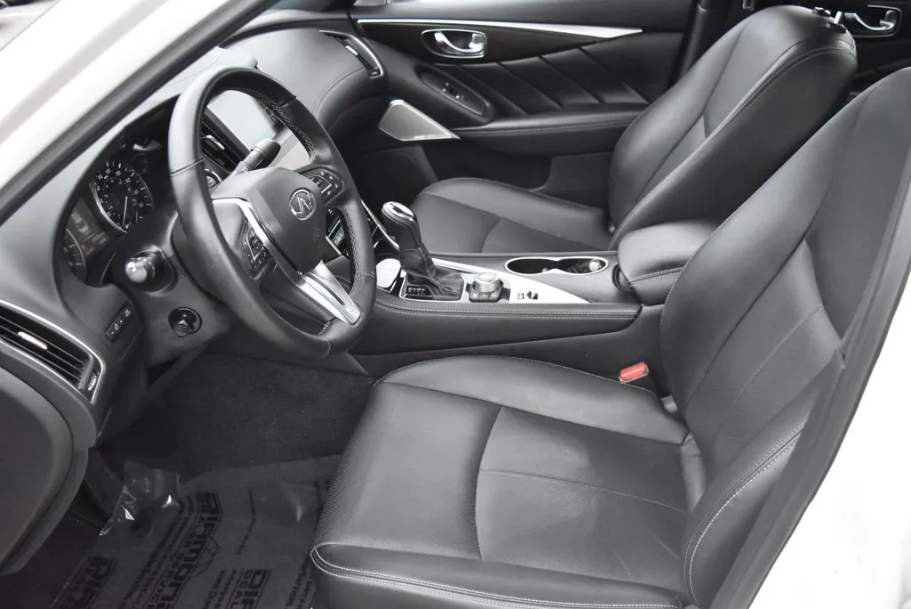 Infiniti Q50 photo 9