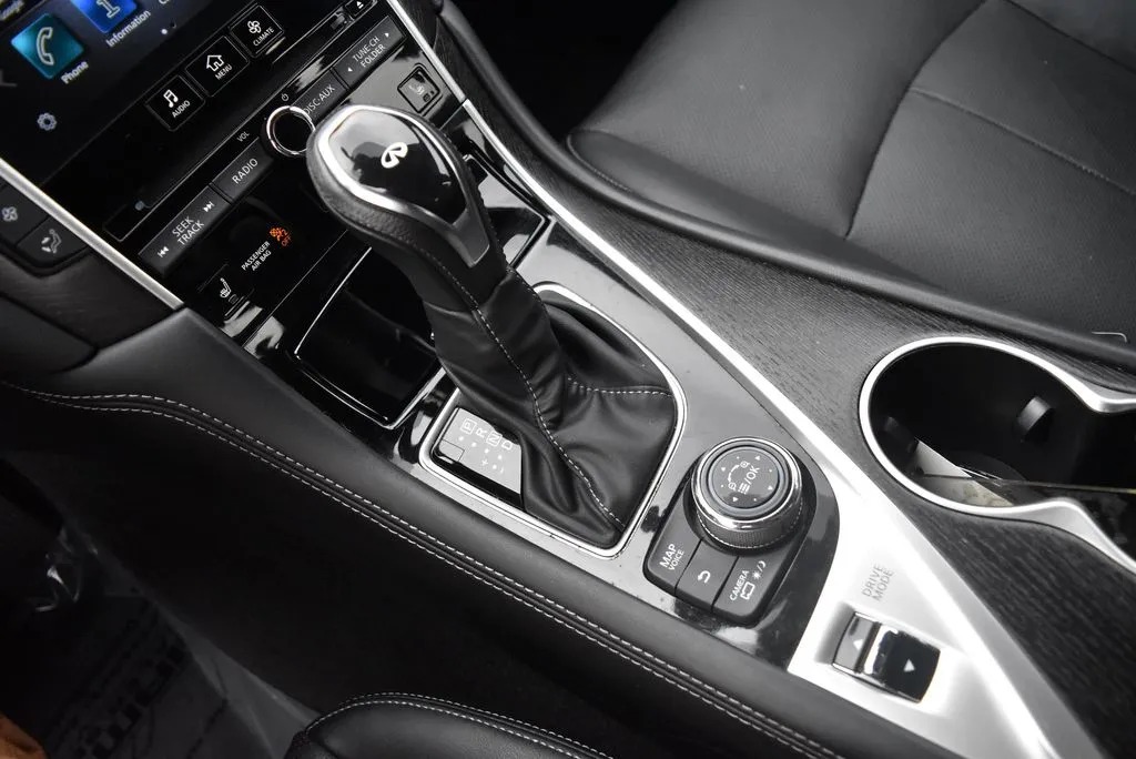 Infiniti Q50 photo 20