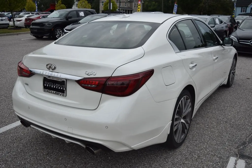 Infiniti Q50 photo 8