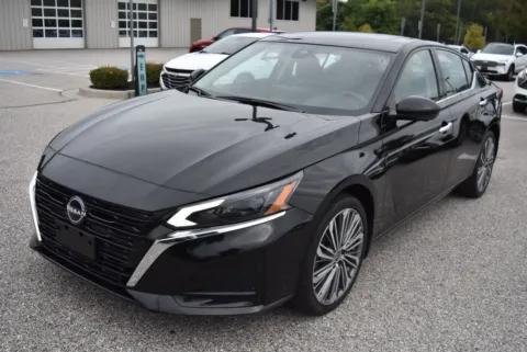 More photos of 2023 Nissan Altima 2.5 SL at Exclusive Motorcars, MD