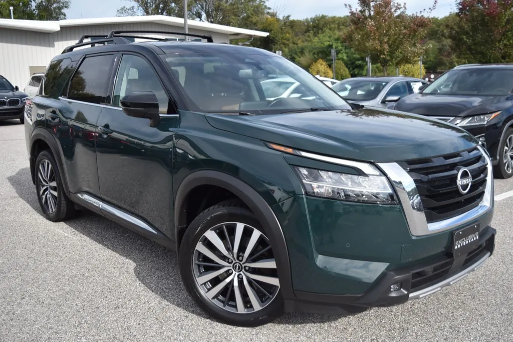 Black 2022 Nissan Pathfinder Platinum for sale in Randallstown, MD