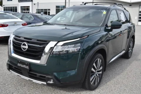 More photos of 2022 Nissan Pathfinder Platinum at Exclusive Motorcars, MD