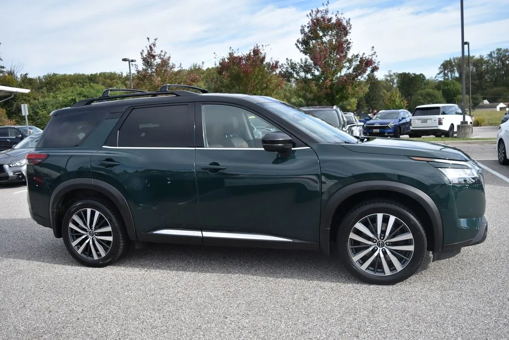 Black 2022 Nissan Pathfinder Platinum for sale in Randallstown, MD