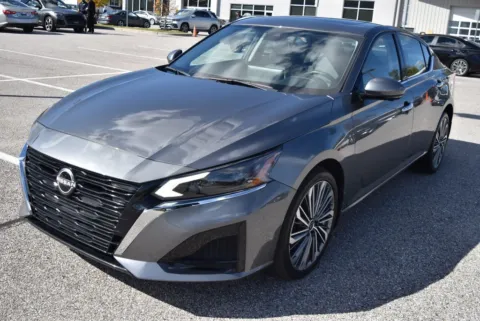 More photos of 2023 Nissan Altima 2.5 SL at Exclusive Motorcars, MD