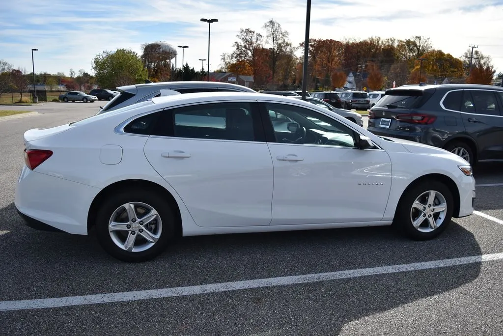 2024 Chevrolet Malibu 1LT's photo