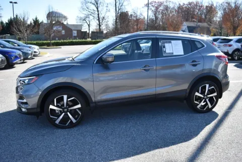 More photos of 2022 Nissan Rogue Sport SL at Exclusive Motorcars, MD