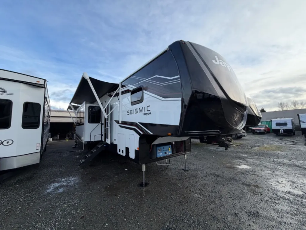 2026 Jayco Seismic 395