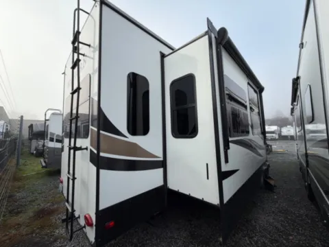 Another view of 2021 Heartland Rvs BIGHORN 3375S for sale in Kent, WA at Valley RV Supercenter