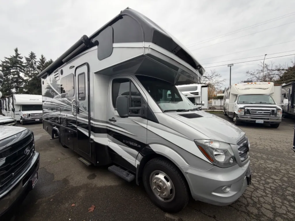 Green 2019 Forest River ISATA DYNAMAX 24FW M3CA76 for sale in Kent, WA
