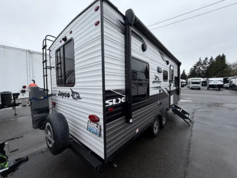 More photos of 2022 Jayco Jay-Flight 212QBW at Valley RV Supercenter, WA
