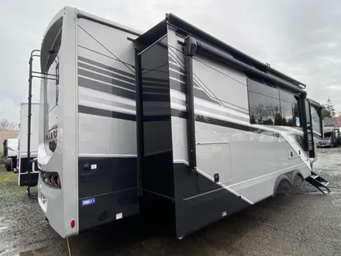 More photos of 2026 Jayco PINNACLE 38FBRK at Valley RV Supercenter, WA