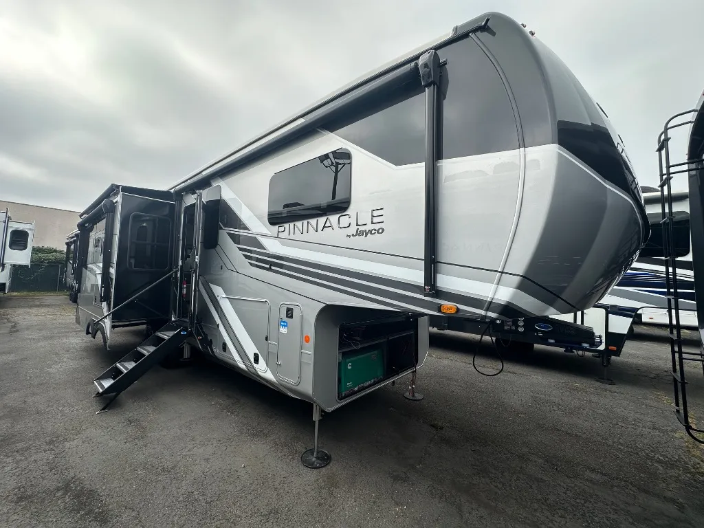 Silver 2026 Jayco PINNACLE 32RLTS for sale in Kent, WA