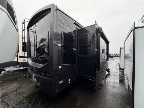 More photos of 2026 Jayco PINNACLE 36FBTS at Valley RV Supercenter, WA