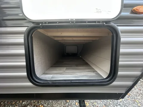 More photos of 2024 Jayco Jay-Flight SLX 210QBW at Valley RV Supercenter, WA
