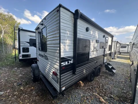 More photos of 2024 Jayco Jay-Flight SLX 210QBW at Valley RV Supercenter, WA