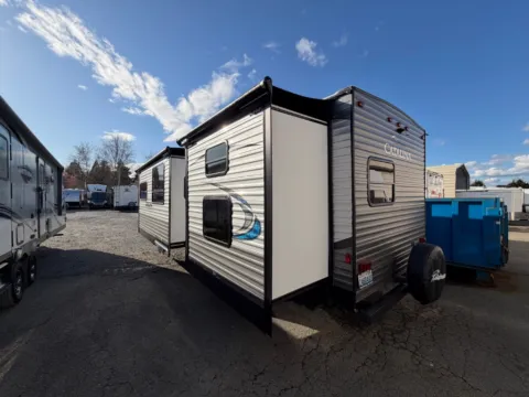 More photos of 2019 Coachmen Catalina 323BHDSCK at Valley RV Supercenter, WA