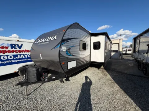 Another view of 2019 Coachmen Catalina 323BHDSCK for sale in Kent, WA at Valley RV Supercenter