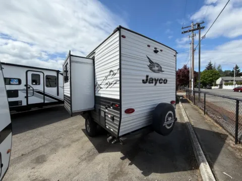 More photos of 2022 Jayco JAYFLIGHT 183RB at Valley RV Supercenter, WA