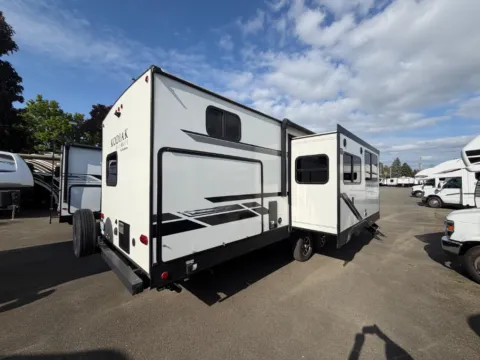 More photos of 2021 Dutchmen Kodiak 3321BHSL at Valley RV Supercenter, WA