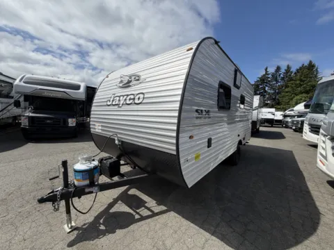 Photos of 2026 Jayco Jay-Flight 170FQW for sale in Kent, WA at Valley RV Supercenter