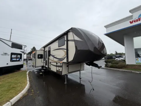 Unknown 2015 Forest River Salem Hemisphere 327RE for sale in Kent, WA
