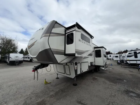 Photos of 2020 Keystone Montana 3700IK for sale in Kent, WA at Valley RV Supercenter