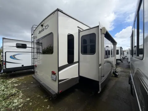 More photos of 2020 Jayco Eagle 321RSTS at Valley RV Supercenter, WA