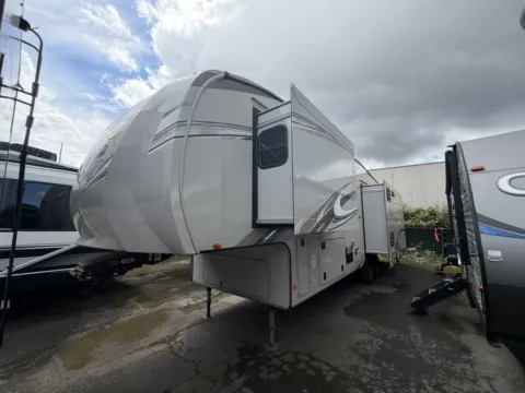 Photos of 2020 Jayco Eagle 321RSTS for sale in Kent, WA at Valley RV Supercenter