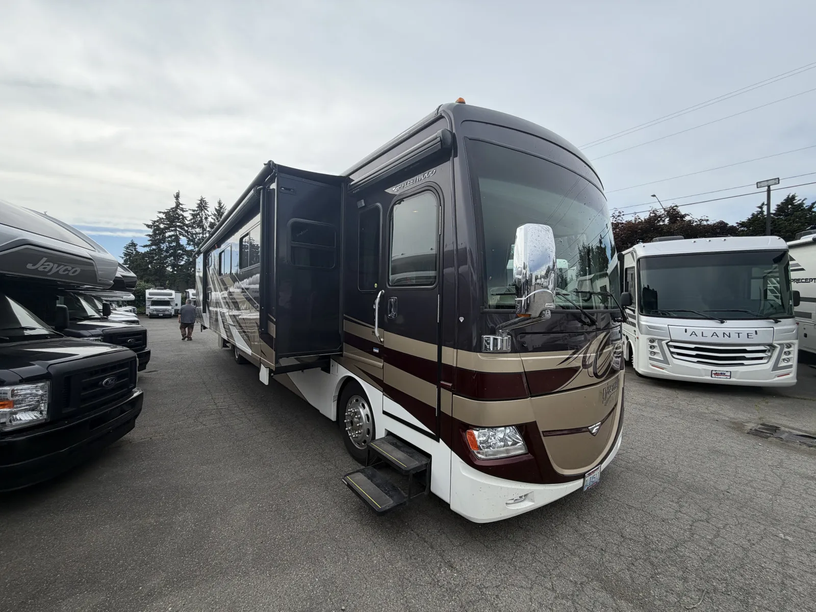 Unknown 2012 Fleetwood RV Discovery 40G for sale in Kent, WA