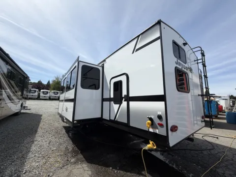 More photos of 2027 Jayco Jay-Feather 29QBH at Valley RV Supercenter, WA