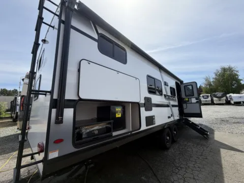 Another view of 2027 Jayco Jay-Feather 29QBH for sale in Kent, WA at Valley RV Supercenter